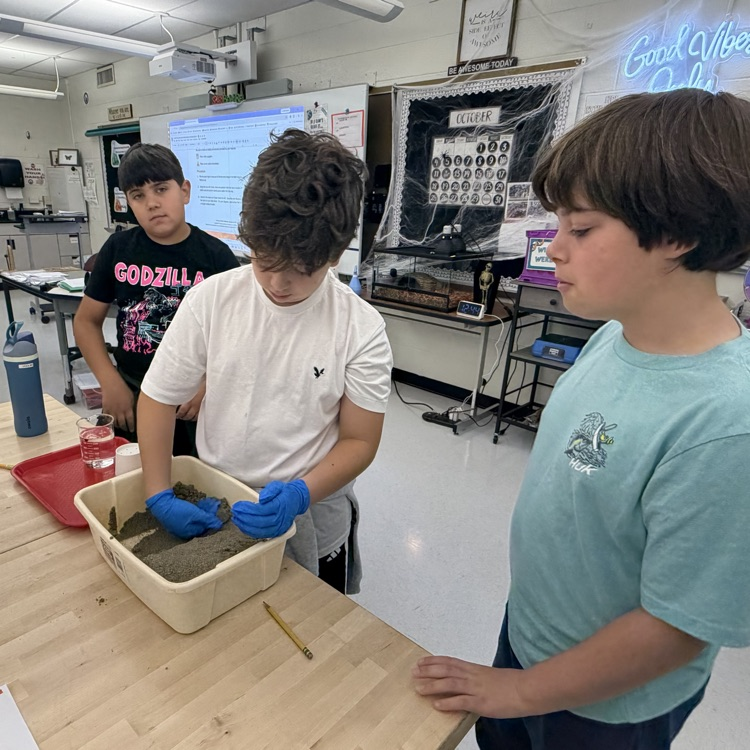 🌎 Science in action! Our 6th graders modeled erosion and deposition to see how Earth’s surface changes over time. Learning by doing! 🪨💧 #SixthGradeScience #HandsOnLearning #EarthScience