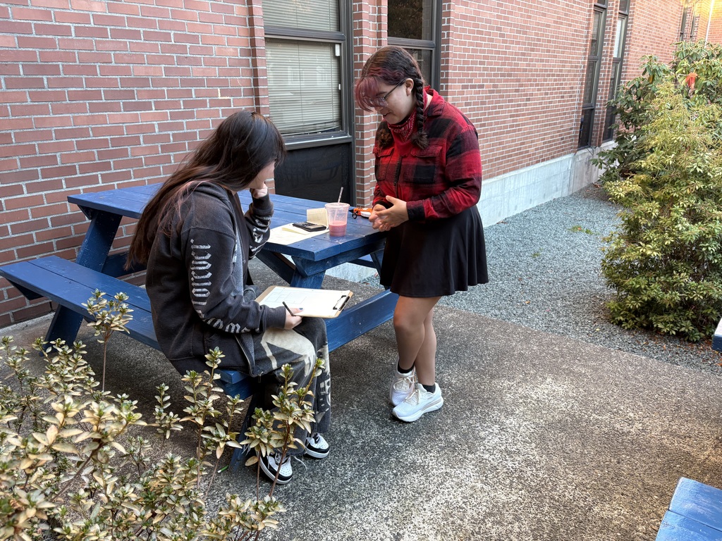Geometry in the Wild! Students in Sedro-Woolley High School’s Geometry in Construction class took their learning outside today to measure the area of the concrete courtyard by the cafeteria. 🧮📏 Hands-on lessons like this help students see how math concepts apply in real-world construction projects—right here on campus! #RootedInSW #HandsOnLearning