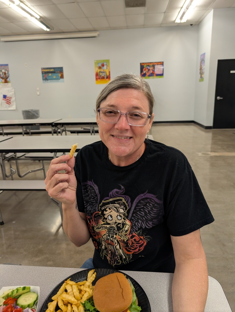 Veterans enjoying their lunch.
