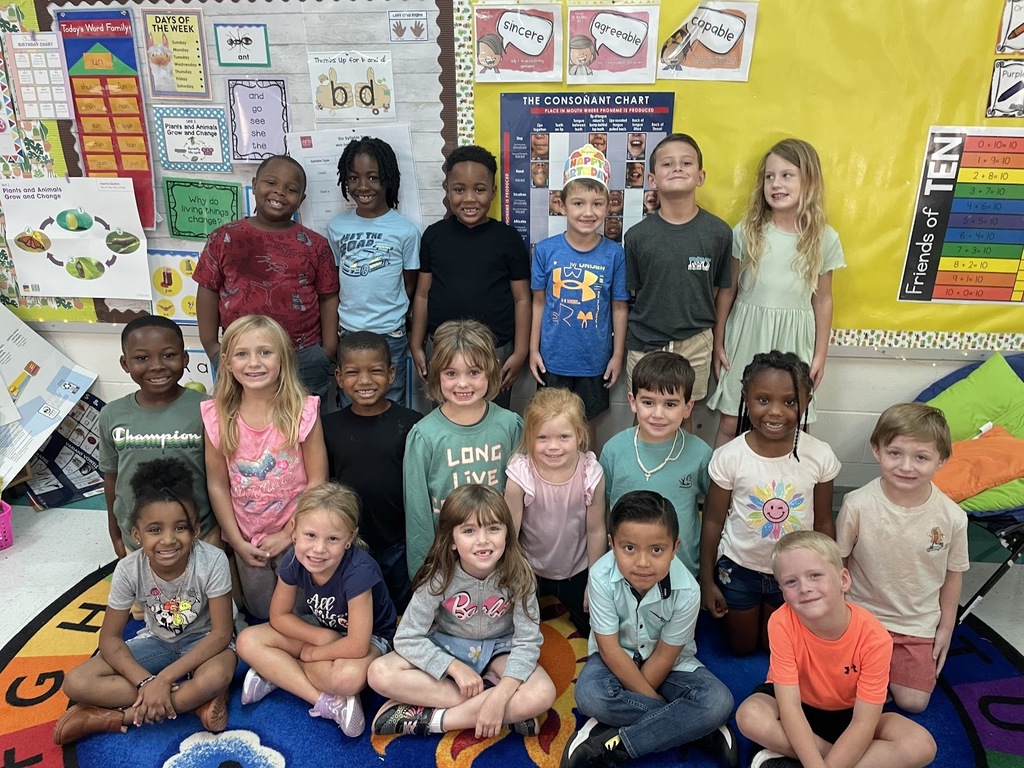 Congratulations to Ms. Layne’s first graders on 10 days of perfect attendance! Way to be leaders!