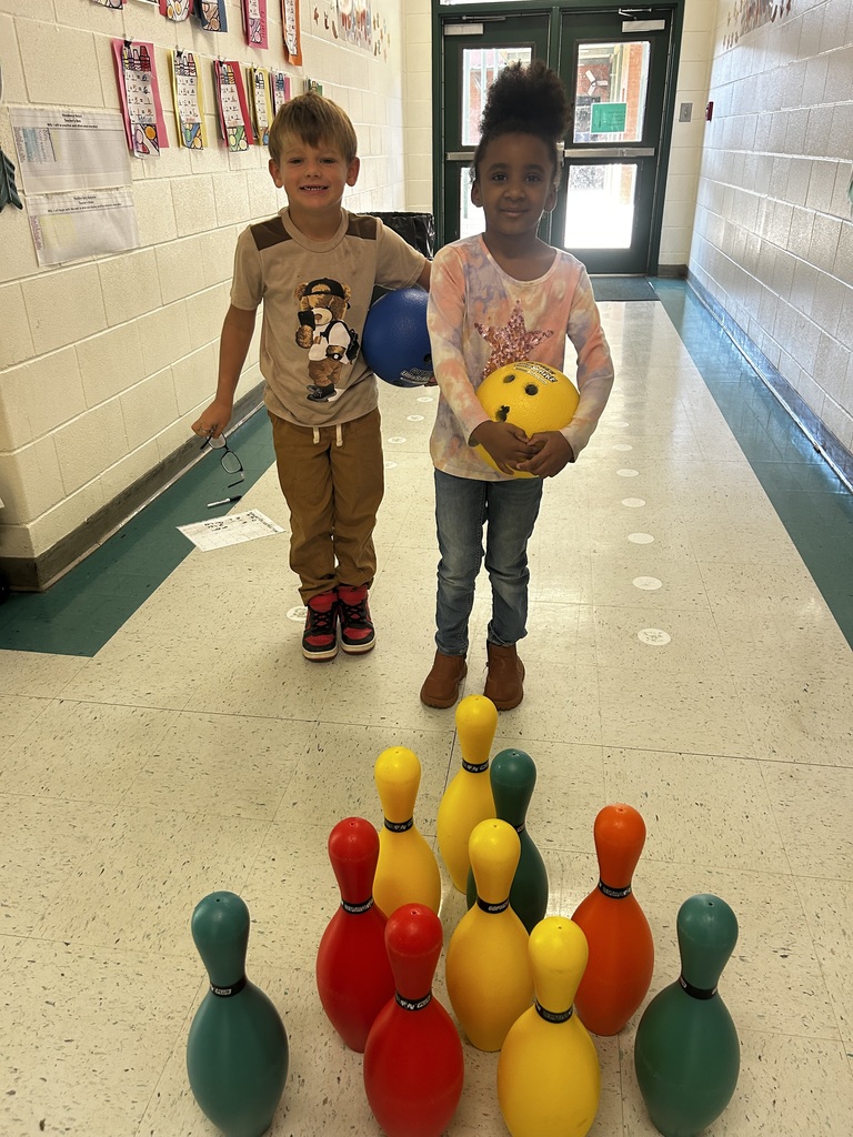 🎳 ✨ These 1st graders in Ms. Keyla’s math classes knocked down pins AND math problems! We used bowling to practice subtraction, and the kids loved seeing how numbers show up in real life. Real-world math = real fun learning! 💡