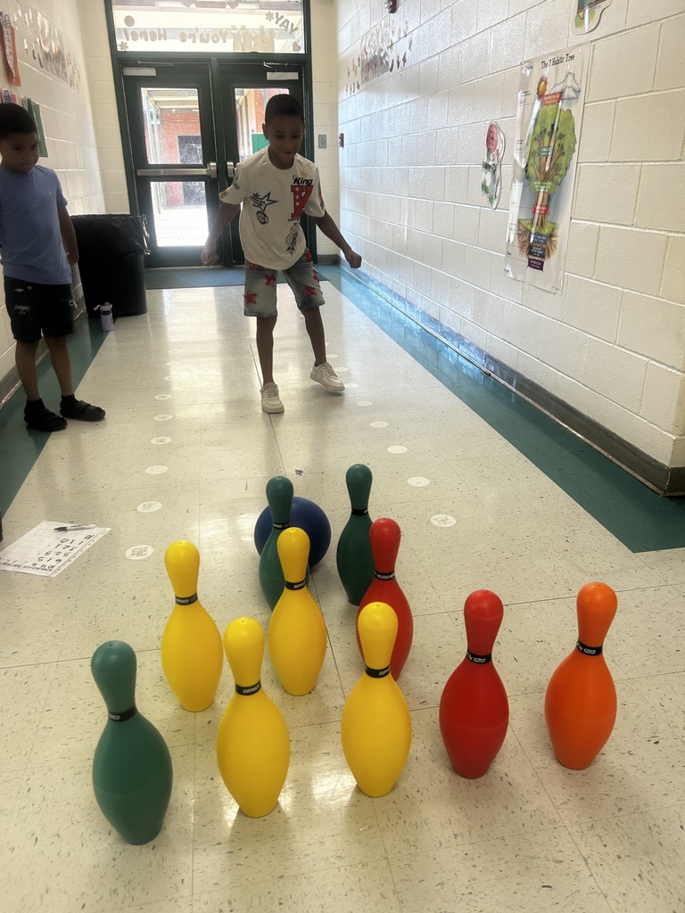 🎳 ✨ These 1st graders in Ms. Keyla’s math classes knocked down pins AND math problems! We used bowling to practice subtraction, and the kids loved seeing how numbers show up in real life. Real-world math = real fun learning! 💡
