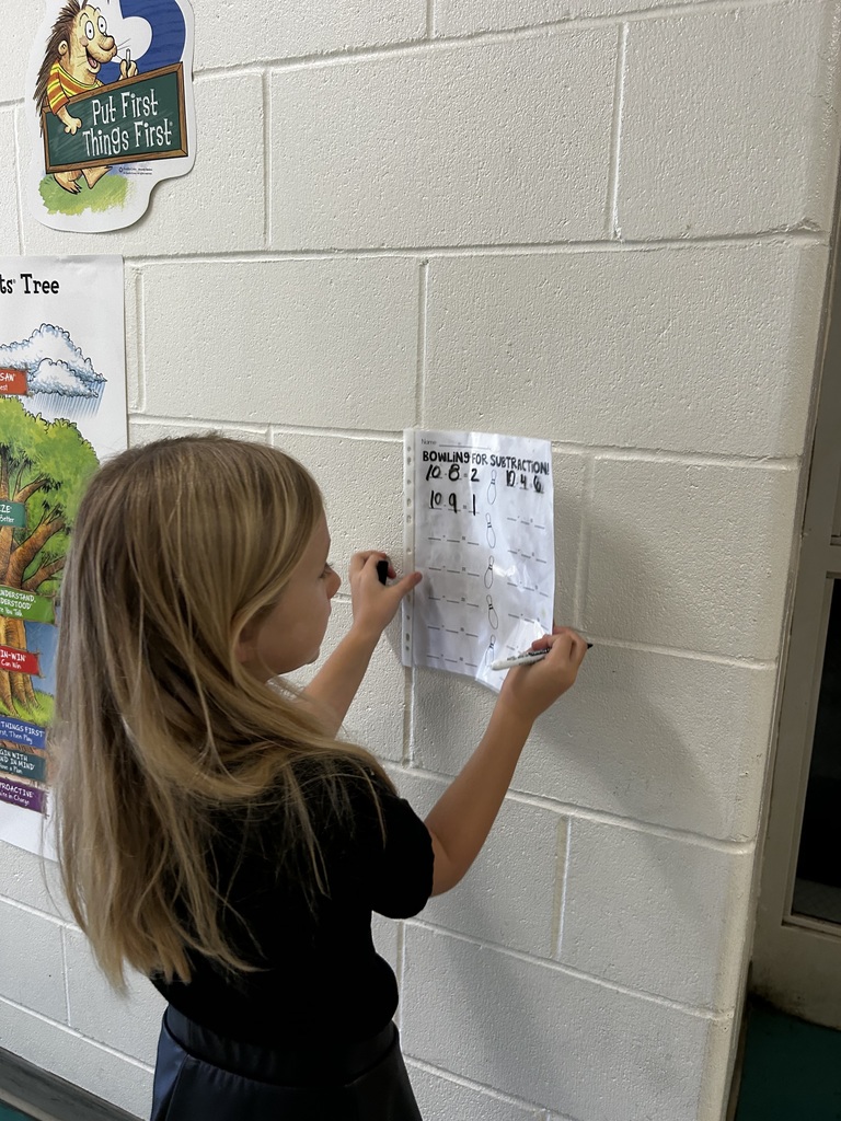 🎳 ✨ These 1st graders in Ms. Keyla’s math classes knocked down pins AND math problems! We used bowling to practice subtraction, and the kids loved seeing how numbers show up in real life. Real-world math = real fun learning! 💡