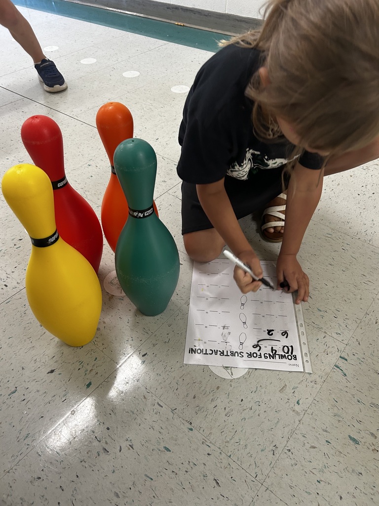 🎳 ✨ These 1st graders in Ms. Keyla’s math classes knocked down pins AND math problems! We used bowling to practice subtraction, and the kids loved seeing how numbers show up in real life. Real-world math = real fun learning! 💡