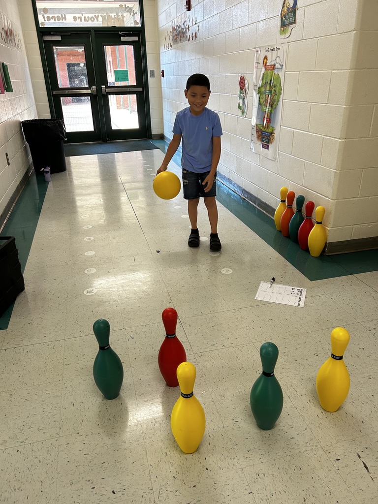 🎳 ✨ These 1st graders in Ms. Keyla’s math classes knocked down pins AND math problems! We used bowling to practice subtraction, and the kids loved seeing how numbers show up in real life. Real-world math = real fun learning! 💡