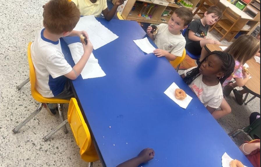 Ms. Hannah and Ms. Kaitlyn’s class had a donut party this morning for filling up their behavior jar and having great behavior! Great job, keep up the great work!