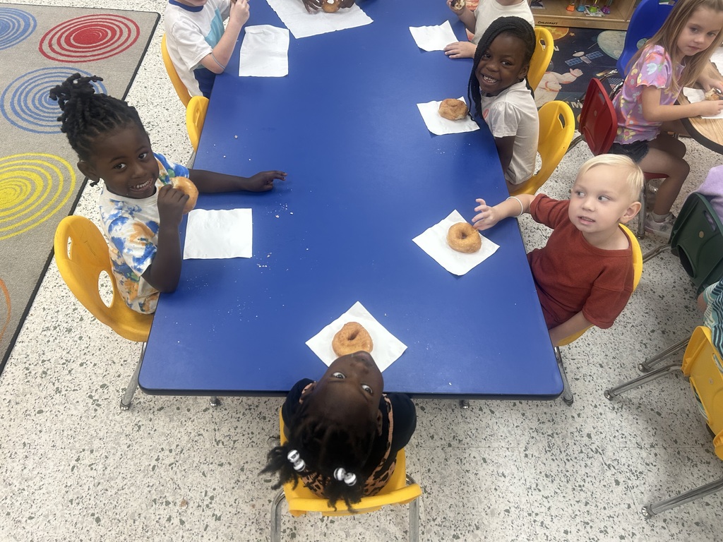 Ms. Hannah and Ms. Kaitlyn’s class had a donut party this morning for filling up their behavior jar and having great behavior! Great job, keep up the great work!