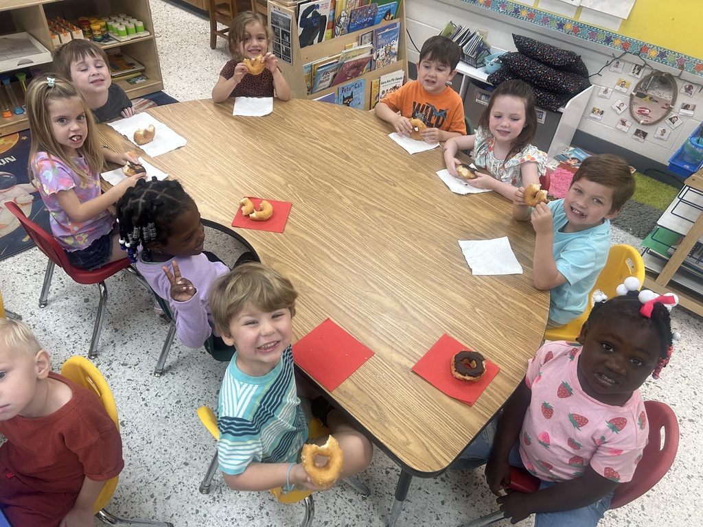 Ms. Hannah and Ms. Kaitlyn’s class had a donut party this morning for filling up their behavior jar and having great behavior! Great job, keep up the great work!