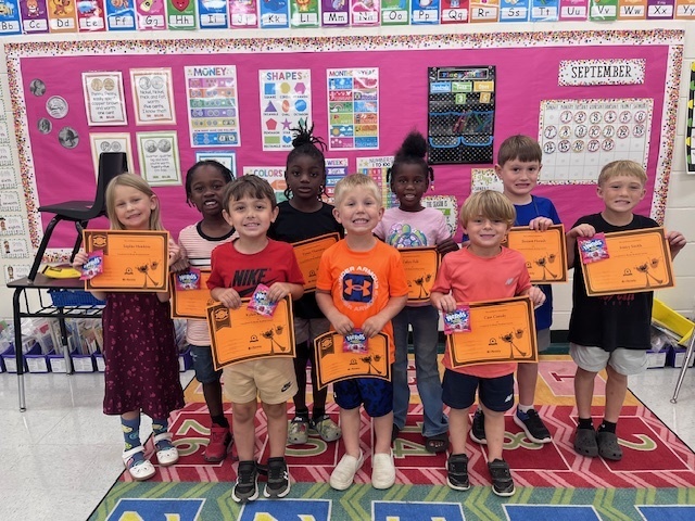 Miss Lizzy & Miss Katrina would like to give a Shout Out to these kiddos for passing 25 i-ready Reading lessons!