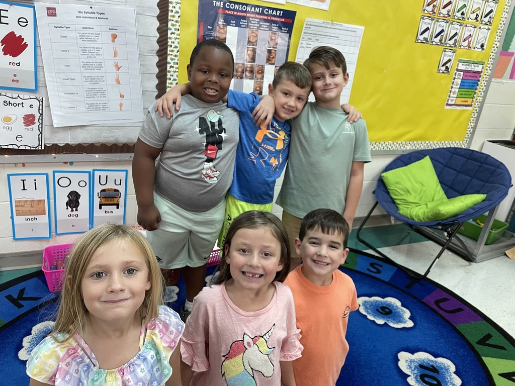 Congratulations to Greyson, Brycen, Crantz, Mia, Ava and Brody for making a 100 on their Unit 2 Week 1 reading test! Way to go!