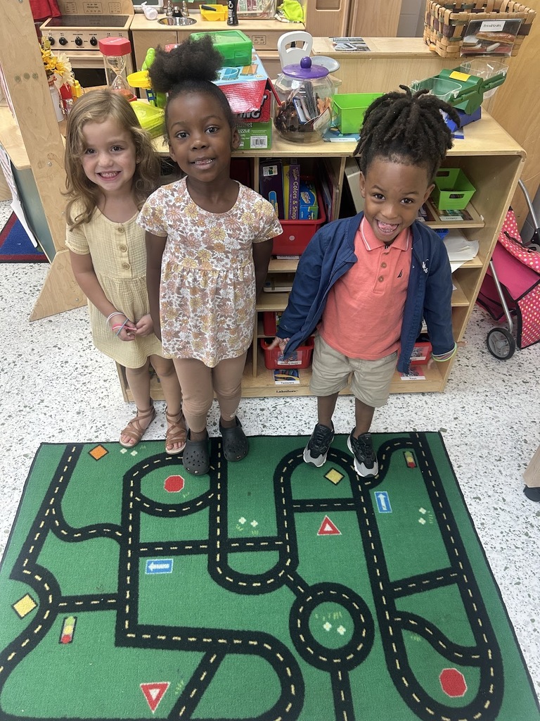 Ms. Hannah and Ms. Kaitlyn would like to give a shoutout to Harper and Serenity for being at school for 40 days and Hebrew for being at school for 30 days! Great job! 