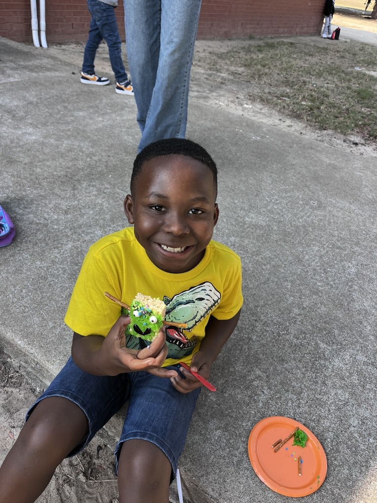 Ms. Keyla wants to shout out Xavier Jones for being a helpful student!