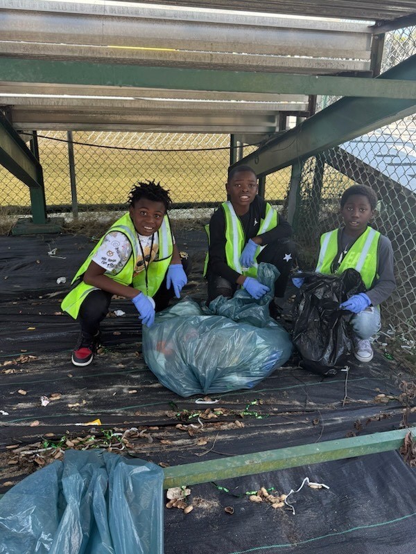 Thank you to Ms Lawhorn‘s and Mr. Castor’s SCES Green Team for collecting almost 25 pounds of trash on and around the football field.