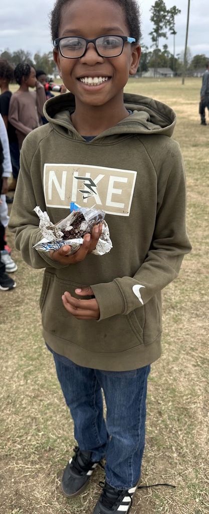 Mrs Deane would like to give Ty'Shawn a SHOUT OUT for picking up trash without being asked! Thank you for helping keep our playground clean Ty'Shawn!