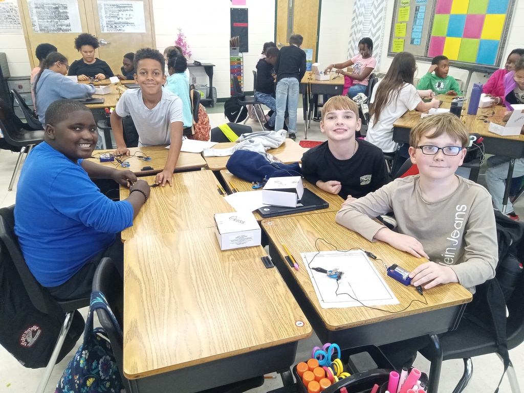 Students in Mrs. Gross’s classes explored the basics of circuits this week and loved getting to experiment with a fun, hands-on activity.