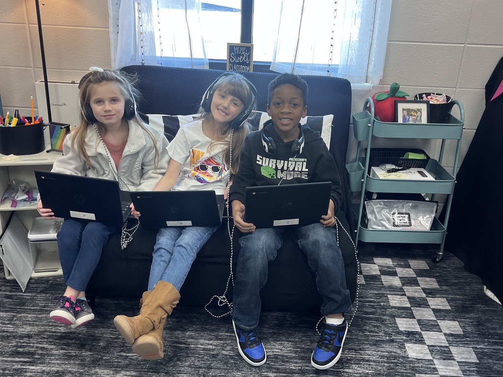 Shout out to Ms. Tiffany’s math class for everyone passing their weekly tens and ones math assessment. They celebrated with a winters treat for their Fun Friday! 