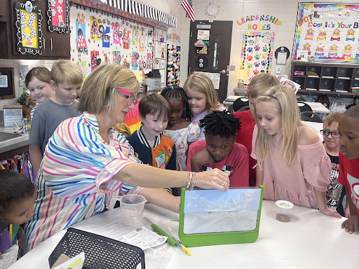 Ms. Tiffany class would like to thank Ms. Layne for helping us set up for classroom ant farm!