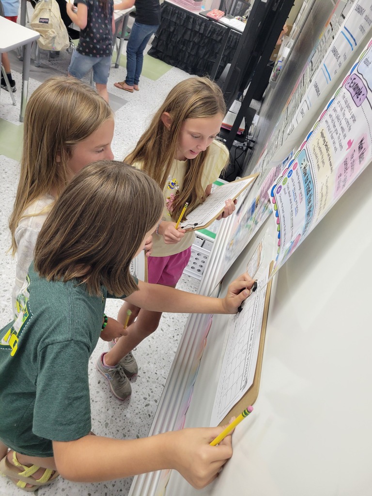 Ms. Hodges' ELA Classes were Text Detectives this week! The classes participated in a review activity to determine  the main idea of passages that lead to mystery clues. They all displayed great teamwork!
