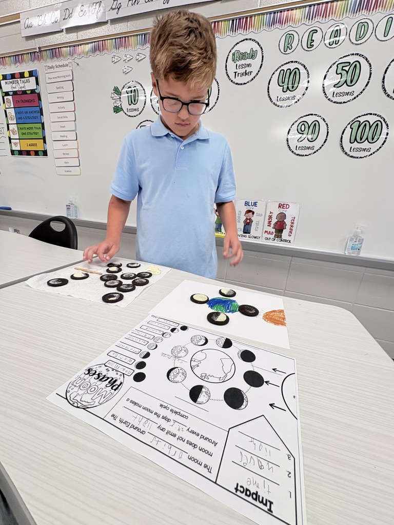 Ms Lawhorn’s and Ms Morgan’s fourth grade class enjoyed learning more about the solar system and the phases of the moon with this fun Oreo project!