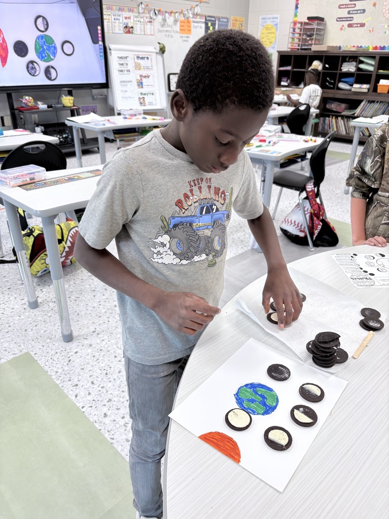 Ms Lawhorn’s and Ms Morgan’s fourth grade class enjoyed learning more about the solar system and the phases of the moon with this fun Oreo project!
