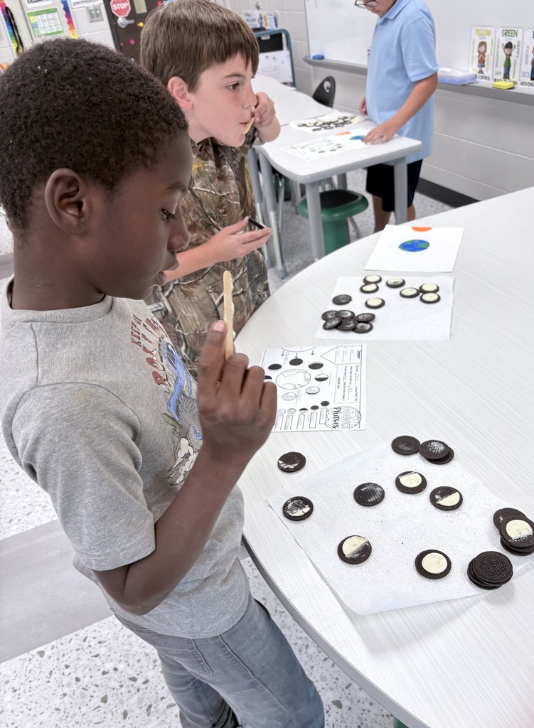 Ms Lawhorn’s and Ms Morgan’s fourth grade class enjoyed learning more about the solar system and the phases of the moon with this fun Oreo project!