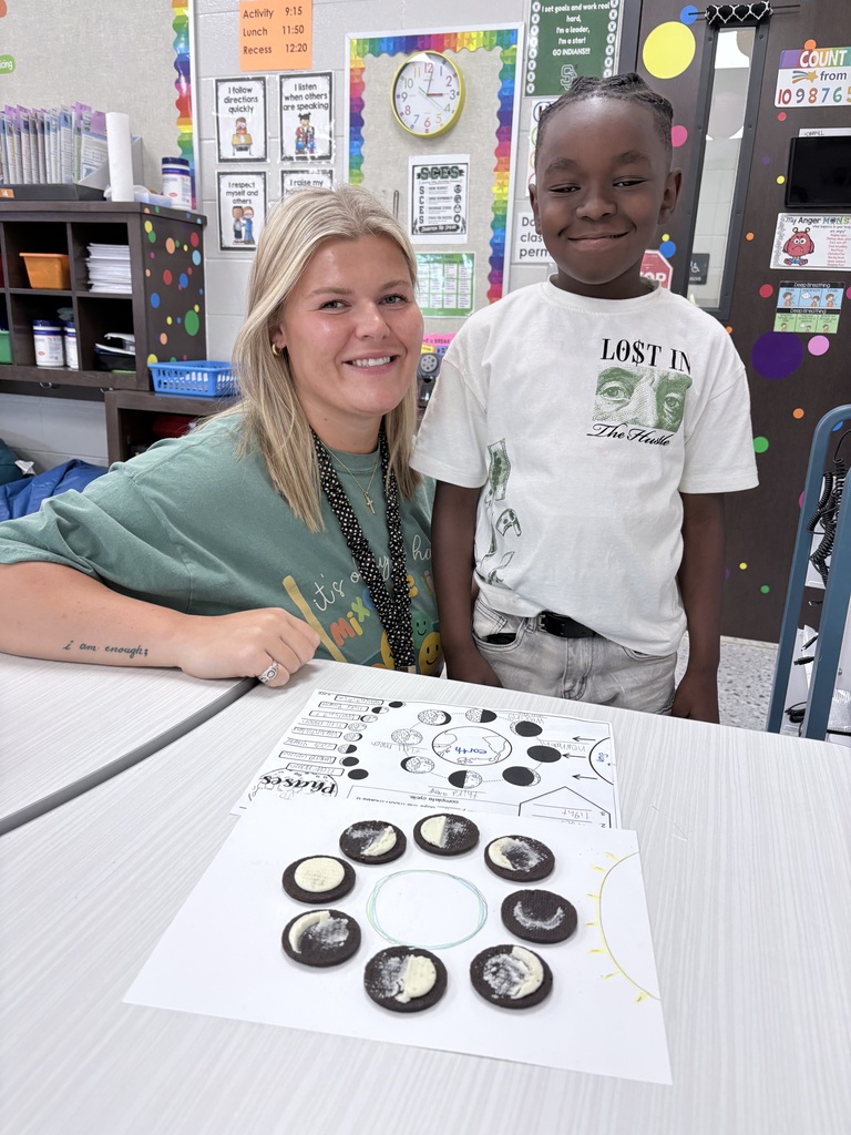Ms Lawhorn’s and Ms Morgan’s fourth grade class enjoyed learning more about the solar system and the phases of the moon with this fun Oreo project!