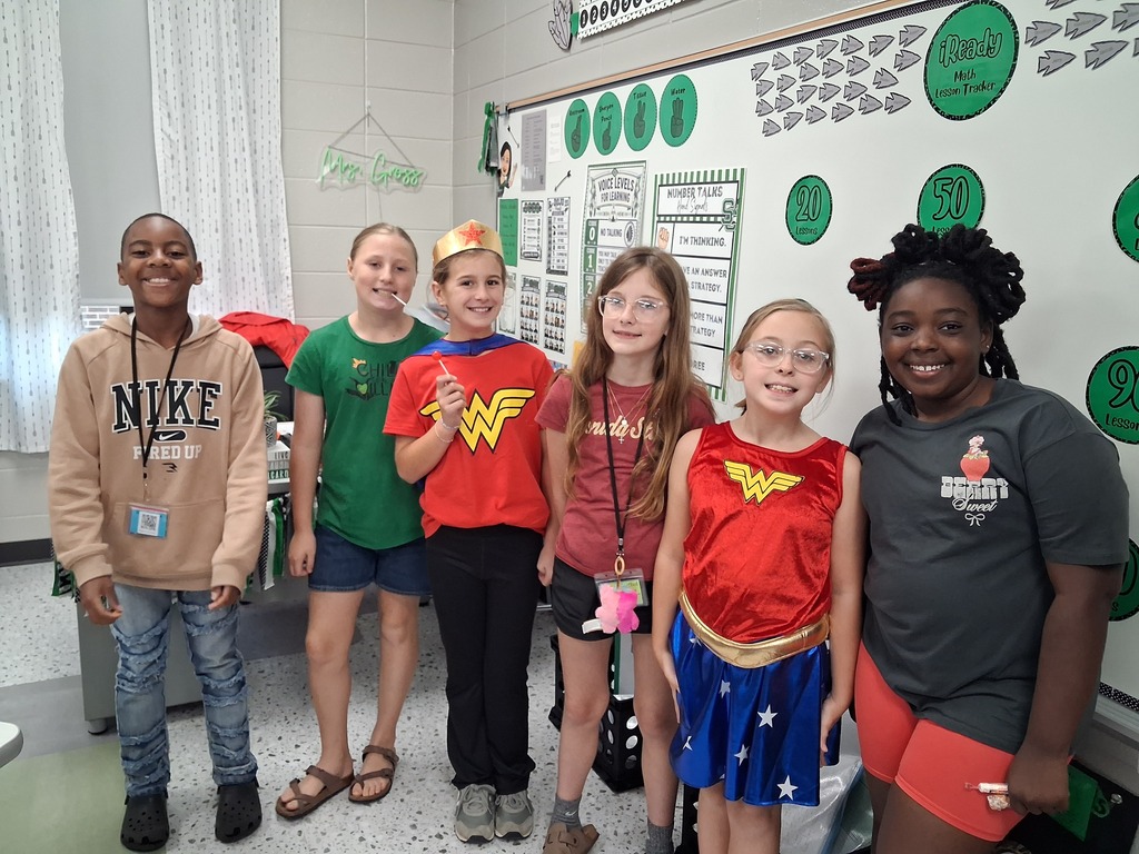 Congratulations to these students in Mrs. Gross's homeroom who have passed 10 i-Ready Math lessons! Your hard work, focus, and determination are paying off! 📚✨ Keep challenging yourself, keep learning, and keep reaching those goals! We are so proud of you! 💚🖤