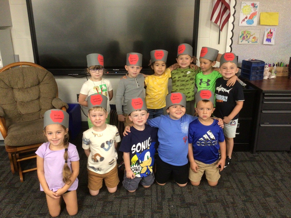 Kindergarten students celebrated Johnny Appleseed's birthday on Friday! 🍎