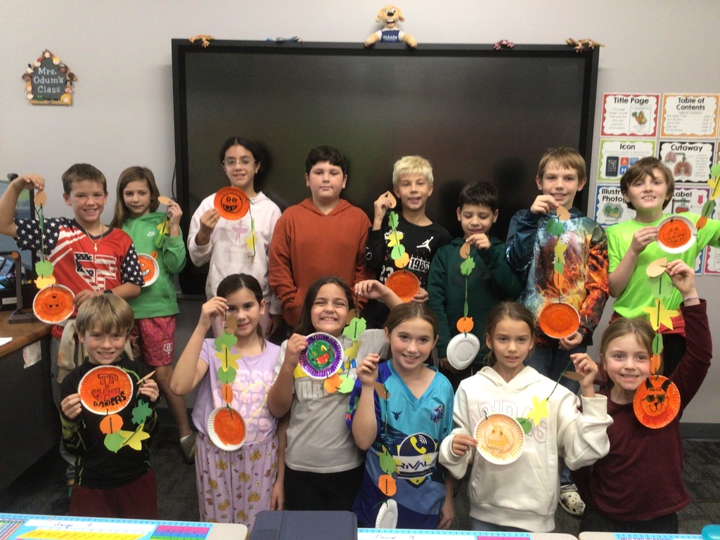 Students with mobiles 