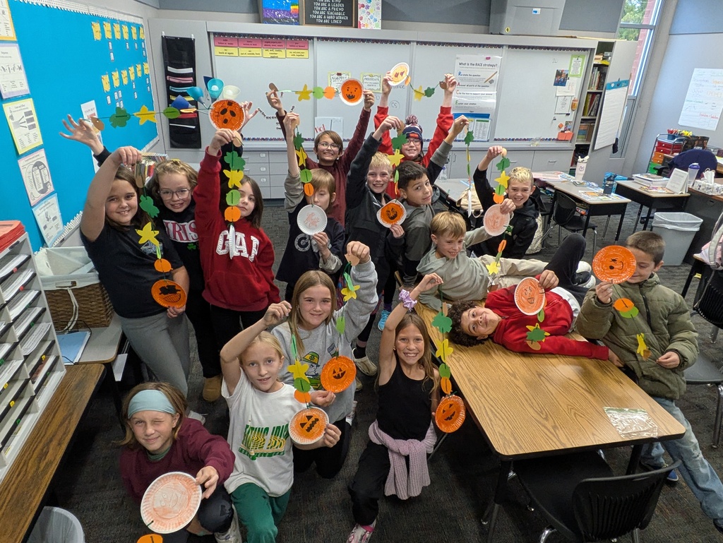 Students with mobiles 