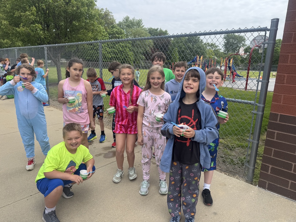 3rd grade enjoying Laki Ice