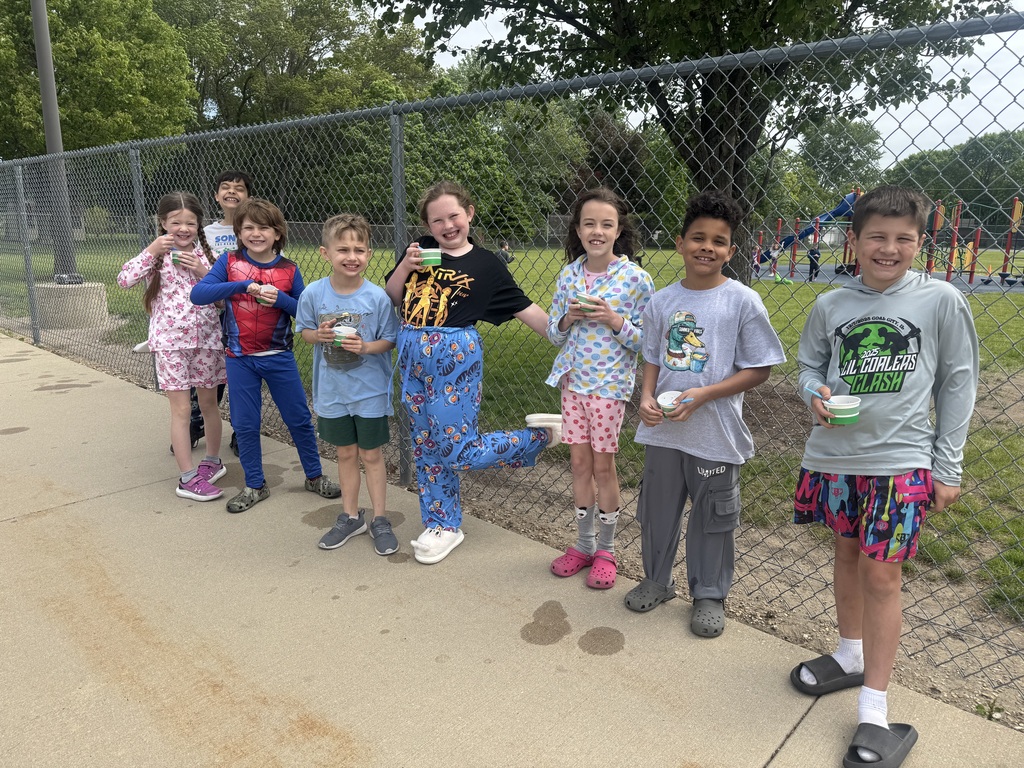 3rd grade enjoying Laki Ice