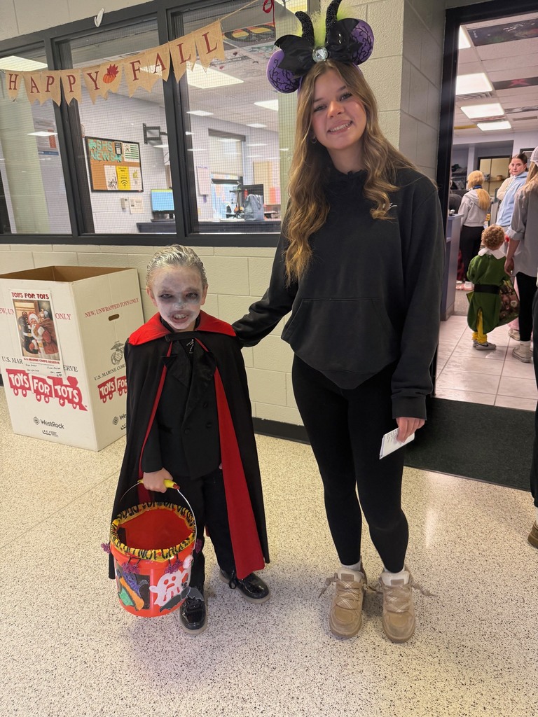 Our faculty & staff invited our preschoolers to come around and trick or treat this morning.