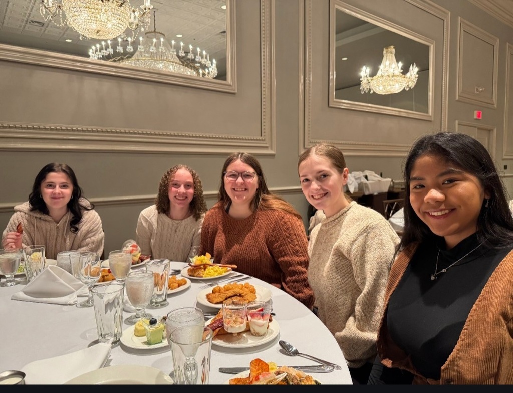 The Seneca High School Drama Club took a trip to Drury Lane for a holiday brunch with Santa and a fantastic performance of the musical Sister Act on Sunday.