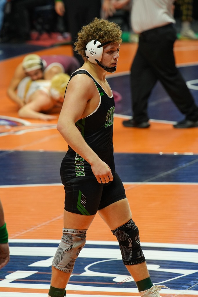 Senior Landen Venecia will ADVANCE to tomorrow's morning session after picking up two wins in wrestlebacks on Friday.