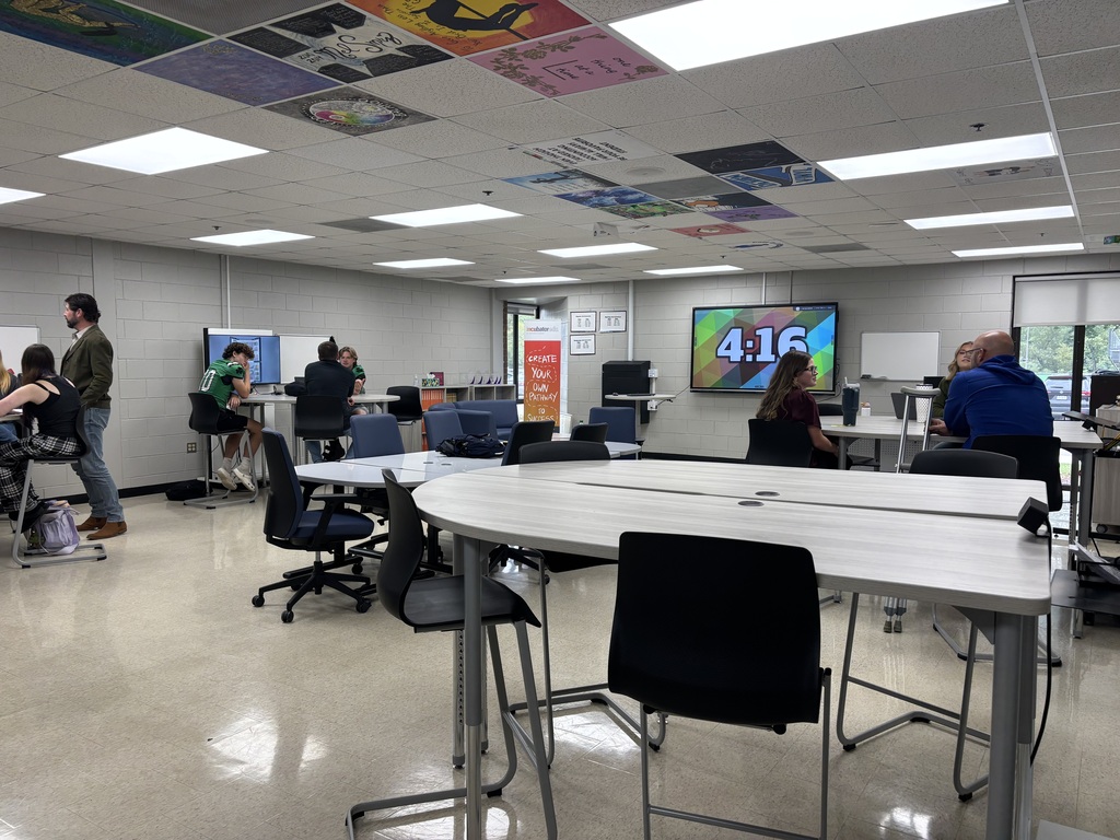 Mrs. Foster's INCubatoredu students had the opportunity to pitch their business proposals to community leaders and Seneca High School staff on Friday.