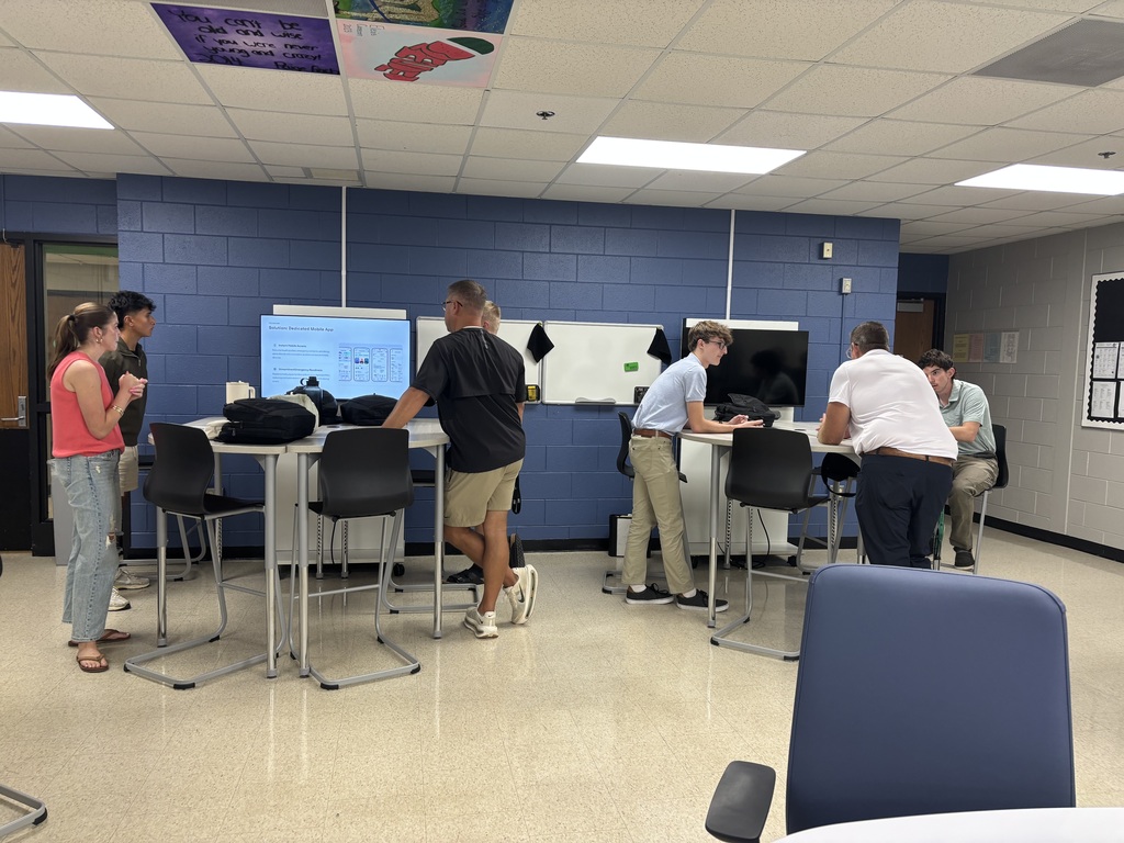 Mrs. Foster's INCubatoredu students had the opportunity to pitch their business proposals to community leaders and Seneca High School staff on Friday.