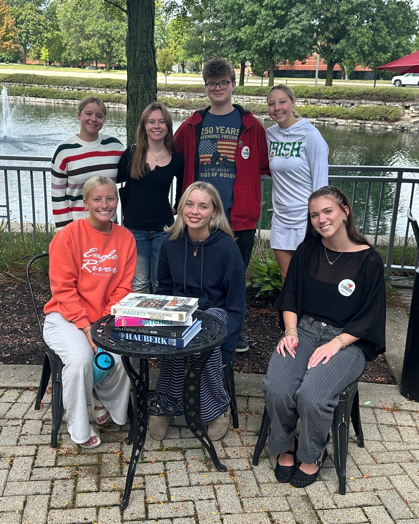 Mr. Decker and seven of our senior Yearbook students attended the IDEA Conference hosted by Walsworth last Thursday.