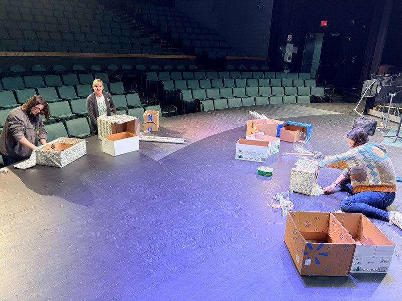 Seneca High School distributed its 3rd Annual Thanksgiving Basket Program on Monday.