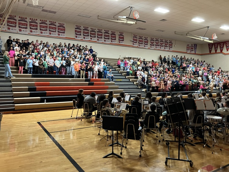 3rd Grade singing Frosty