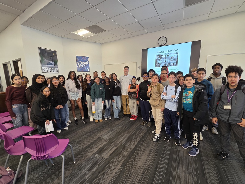 Stuudents standing in front of projector with author.