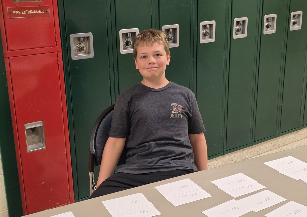 IMMS Student Helpers help 5th grade students on locker day.