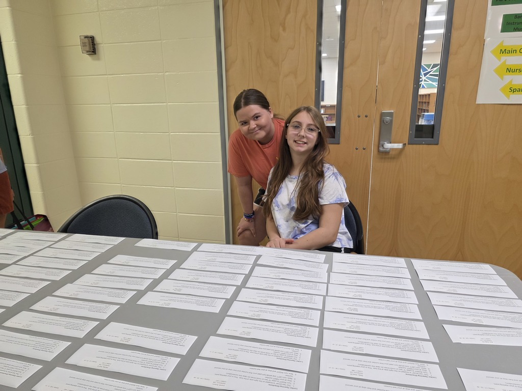 IMMS Student Helpers help 5th grade students on locker day.