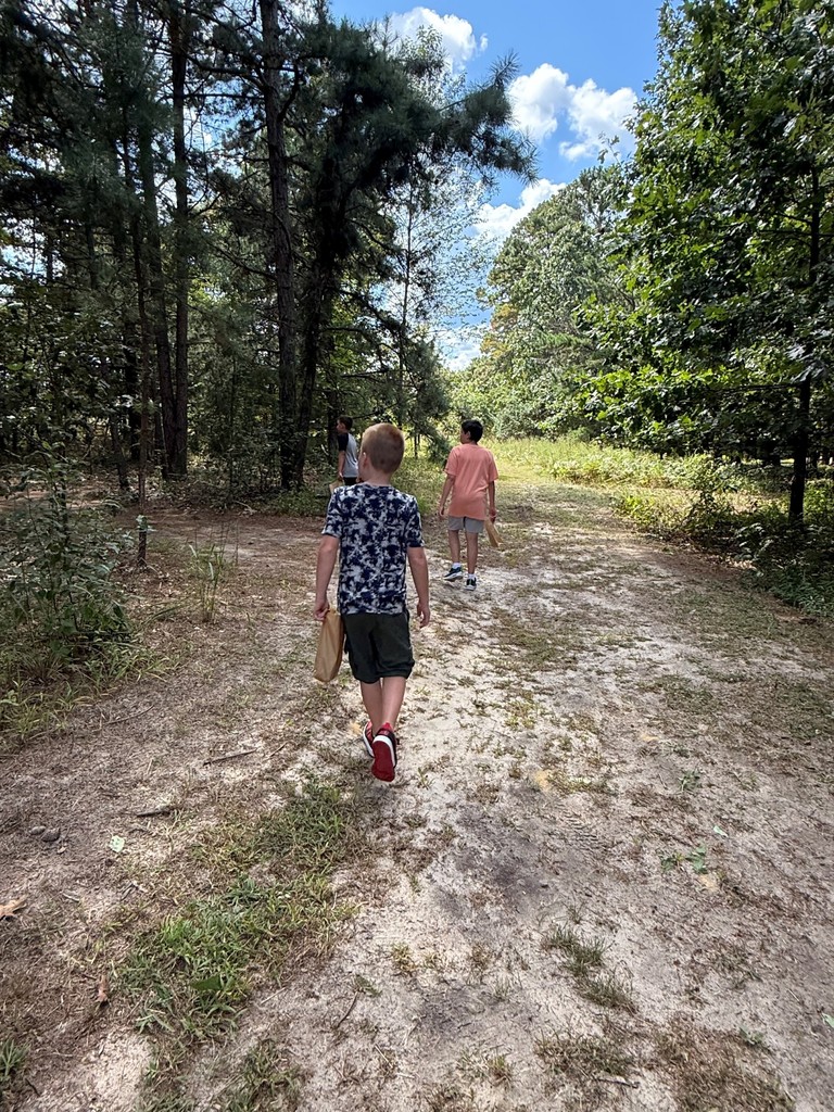 5th grade Humanities class took a Nature Walk.
