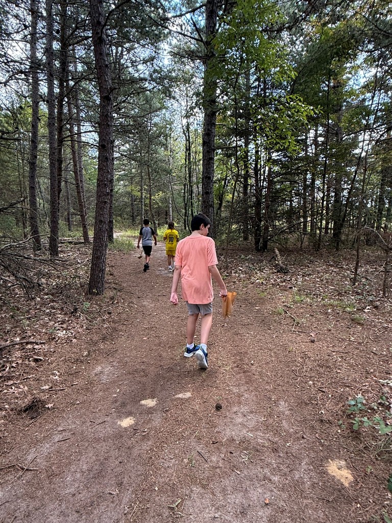 5th grade Humanities class took a Nature Walk.