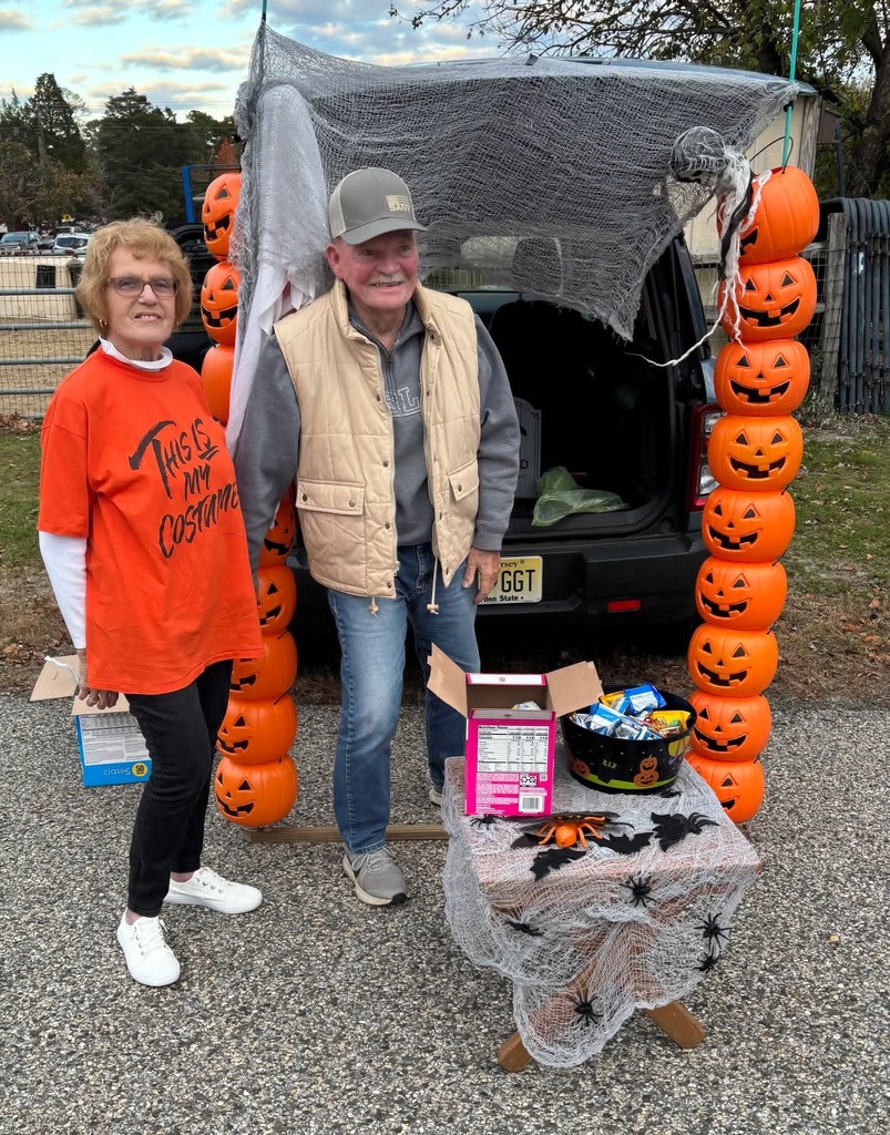 🎃 👻 #TrunkOrTreat #ChatsworthBucks #HalloweenFun🧡🖤