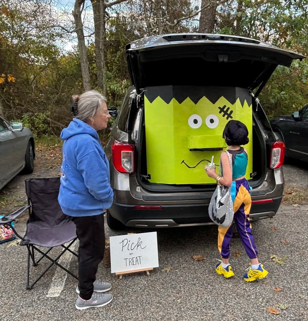 🎃 👻 #TrunkOrTreat #ChatsworthBucks #HalloweenFun🧡🖤