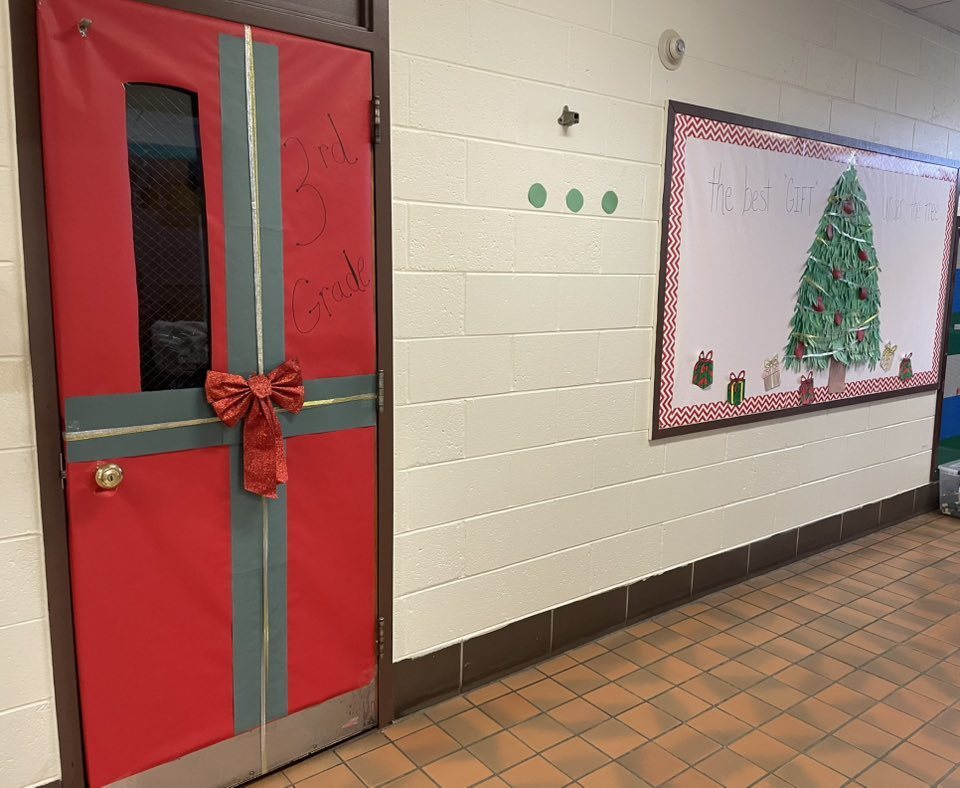 ℍ𝕠𝕝𝕚𝕕𝕒𝕪 𝕞𝕒𝕘𝕚𝕔 𝕚𝕤 𝕖𝕧𝕖𝕣𝕪𝕨𝕙𝕖𝕣𝕖 𝕒𝕥 ℂ𝕙𝕒𝕥𝕤𝕨𝕠𝕣𝕥𝕙 𝔼𝕝𝕖𝕞𝕖𝕟𝕥𝕒𝕣𝕪!  🎄😊