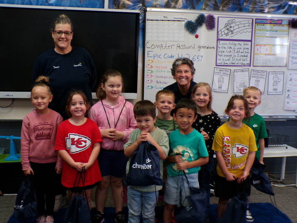 9 kindergarten students and 2 adults smiling for the camera.