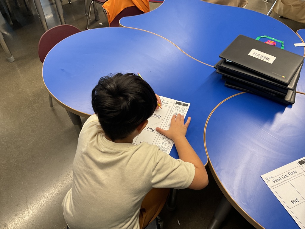 kindergarteners working 